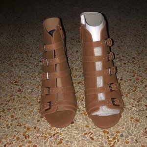 Aerosoles heelrest tan heels with straps